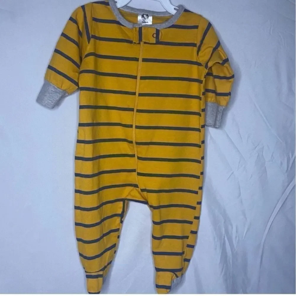 Gerber Baby boy 4 piece set Size 0-3M